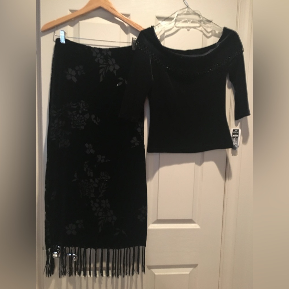 Muse chic off the shoulder 2 piece velvet dress